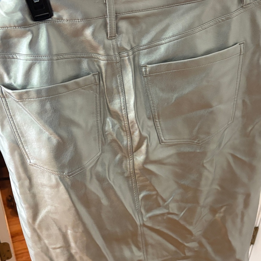 Sanctuary Shimmering Silver Skirt - Picture 9 of 9